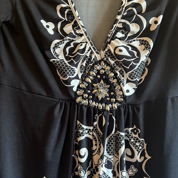 Beige by ECI Dress Womens Small Black White with Geometric Floral - Picture 3 of 6